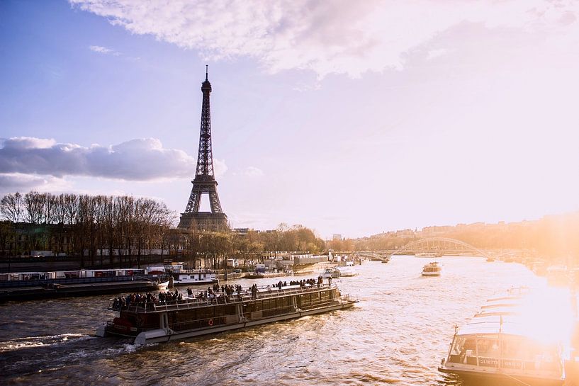 Paris by Hello Pompoyo