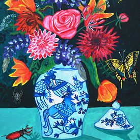 Bunte Blumen Poster mit Delfter Blau und Schmetterlingen und Insekten| Kunstdruck Alte Meister mit einem Augenzwinkern von Anita Letuve