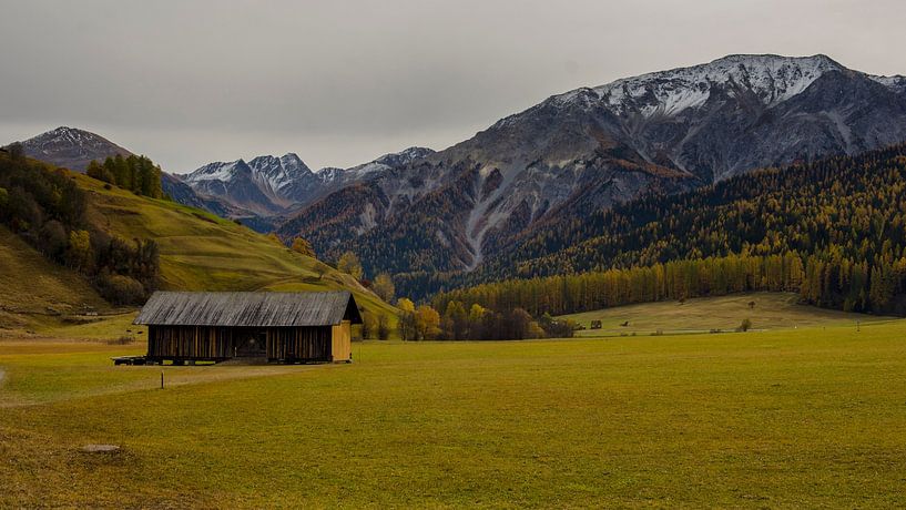 Barn in Val Müstair in autumn mood by Sean Vos