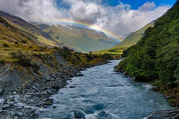 Regenboog boven de rivier van Ronald Buursma Photography