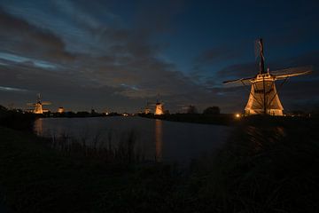 de windmolens in Kinderdijk zijn verlicht by Marcel Derweduwen