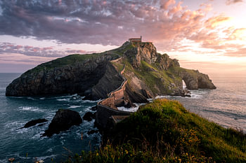 Gaztelugatxe in Gouden Licht