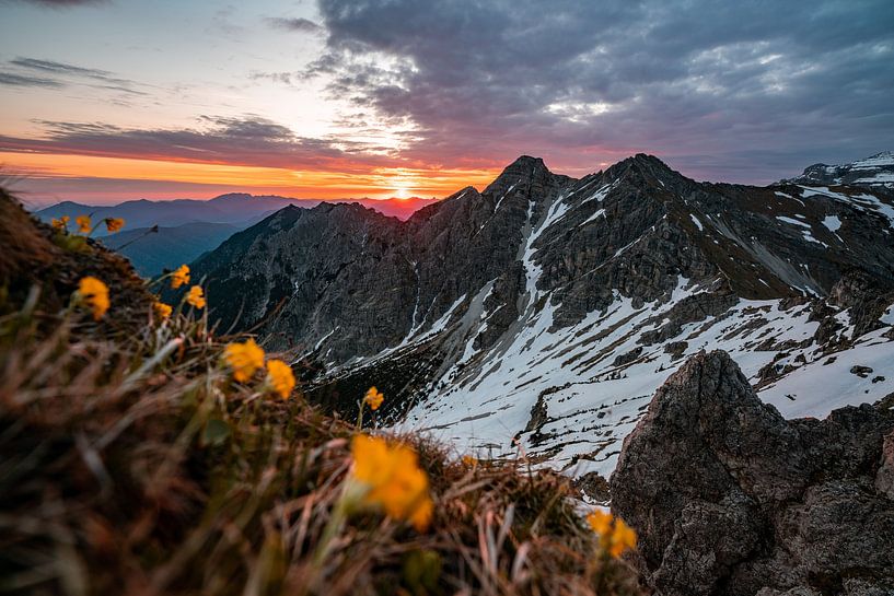 Sonnenaufgang über Oberbayrischen Alpen von Leo Schindzielorz