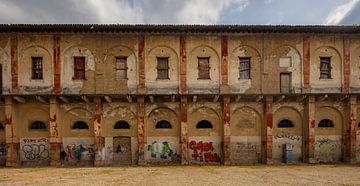 Ruines van militaire school in centrum van Voghera, Piemonte, Italië