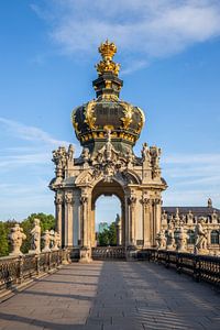 Blick in den Sonnenaufgang über dem Dresdner Zwinger in Dresden