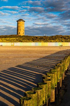 Paalhoofd, watertoren en de gekleurde huisjes van Domburg van Danny Bastiaanse