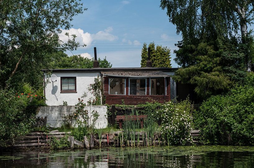 Weekend house at the canal by Norbert Sülzner