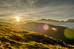Sonnenaufgang in den Bergen oberhalb der Belalp, Aletschgebiet, Wallis, Schweiz