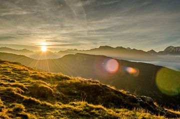 Zonsopkomst boven de hellingen van Belalp, Aletschgebied, Wallis, Zwitserland