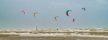 kite surfers op de zee