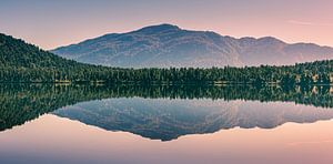 Morgenlicht mit Reflexion am Paringa-See von Henk Meijer Photography