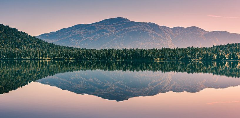 Lumière du matin avec reflet au lac de Paringa par Henk Meijer Photography
