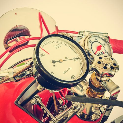 Detail eines klassisches Ducati Cucciolo von Martin Bergsma