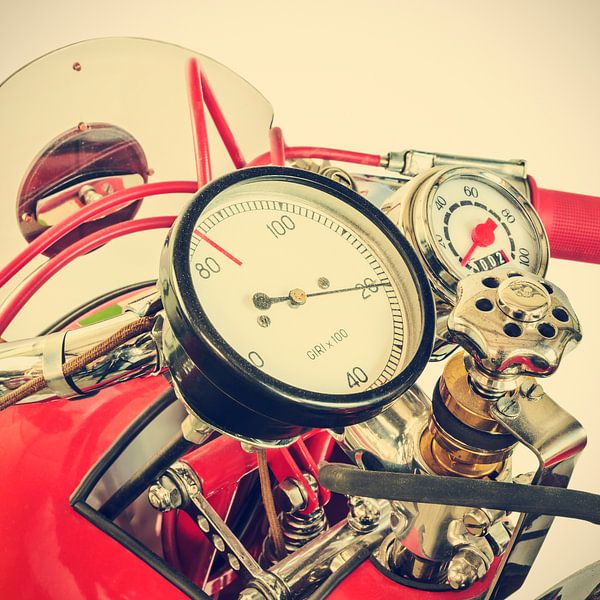 Detail van een klassieke Ducati Cucciolo motorfiets van Martin Bergsma