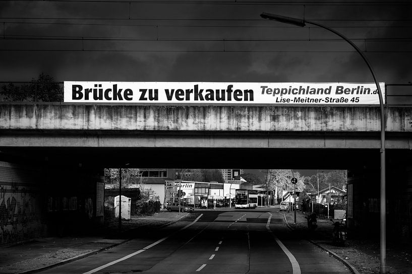 Schwarz Weiss - Brücke zu verkaufen von Holger Debek