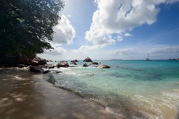 Tropisch strand van Bettina Schnittert