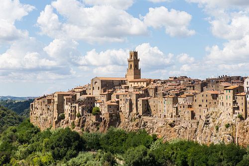 Pitigliano in Toscane, Italië. (kleur, liggend)