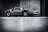 Ferrari Dino 246 GT klassieke Italiaanse sportwagen in zwart en wit van Sjoerd van der Wal Fotografie thumbnail