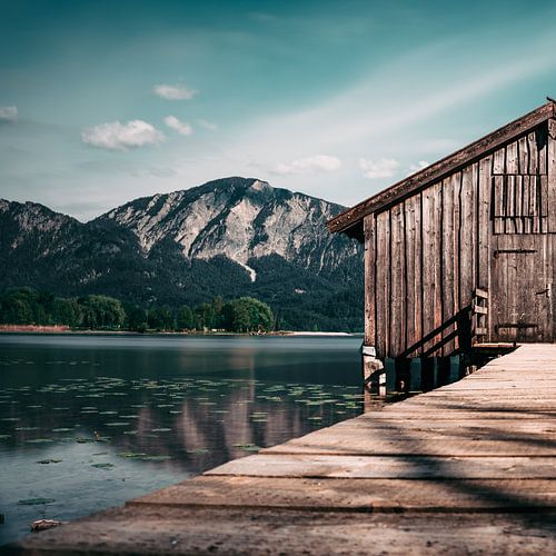 Cabanon au bord du lac : panorama alpin sur Pitkovskiy Photography|ART