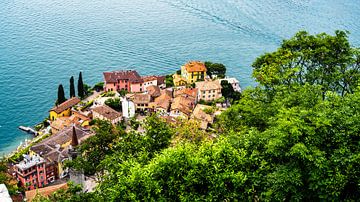 Uitzicht op Varenna aan het Comomeer van Andreas Völkel