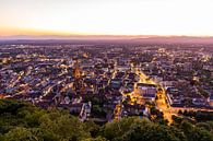 Oude stad van Freiburg im Breisgau in de avonduren van Werner Dieterich thumbnail