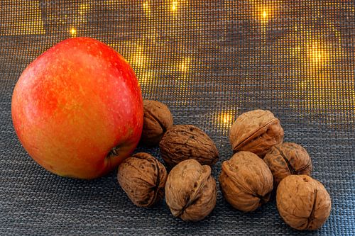 CONCEPT AUTOMNE : POMMES ET NOIX