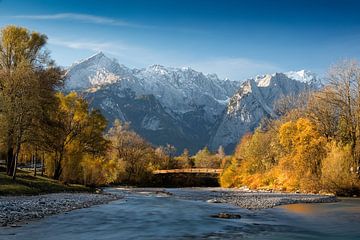 Autumn mood at the Loisach with Zugspitze