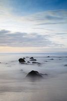 Boven de zee
