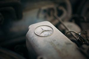 Mercedes star on classic vintage car by Atelier Liesjes