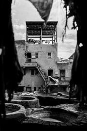 Gerberei Chouara in Fès – Schwarz-Weiß-Fotografie aus Marokko von Funky Lemons