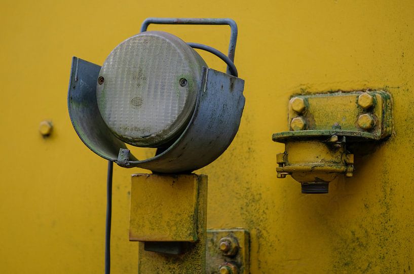 Gele industriële treinverlichting par Ron Meijer Photo-Art