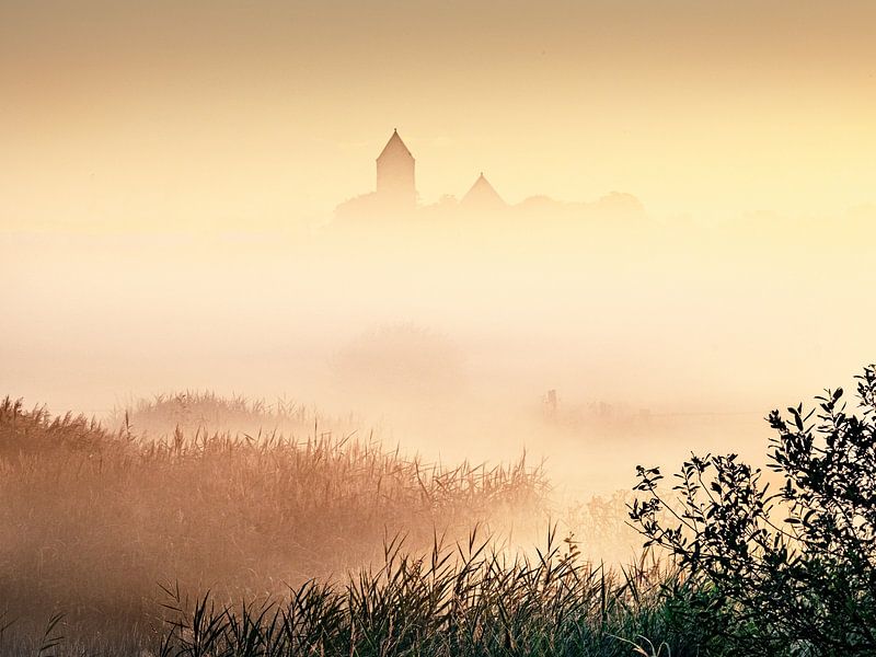 Boven de mist van Ruud Peters