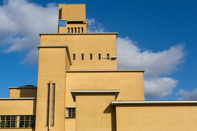 Zijaanzicht van het raadhuis in Hilversum, Nederland van Jan van Dasler