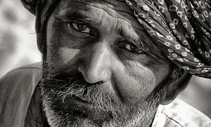 Bärtiger Mann aus Rahjastan, Indien. von Ton Bijvank