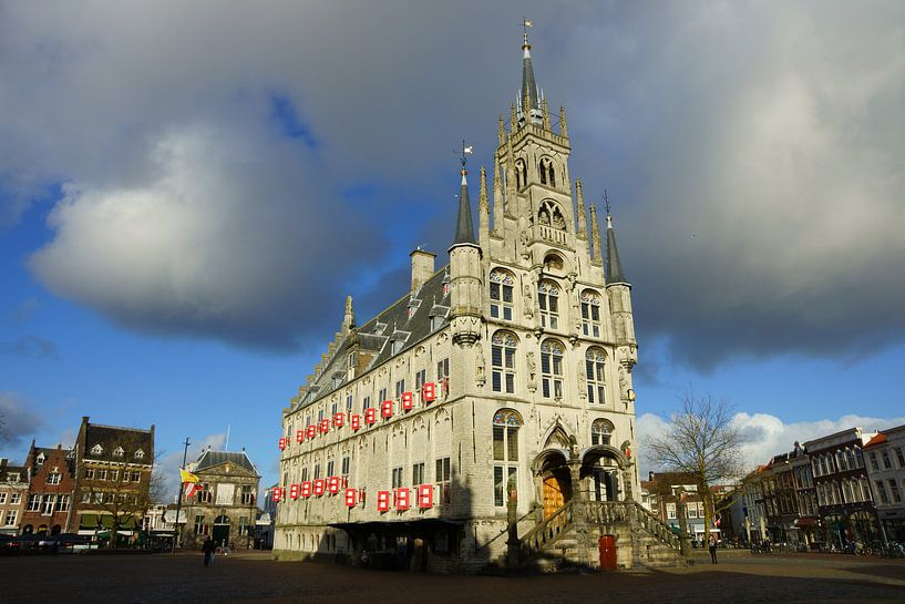 Rathaus auf dem Marktplatz in Gouda von Michel van Kooten