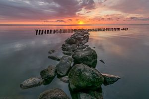 lever du soleil à l'IJsselmeer près de Enkhuizen
