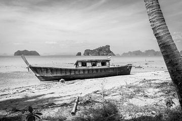 Deserted boat on Thai beach by Mariëlle Debrichy