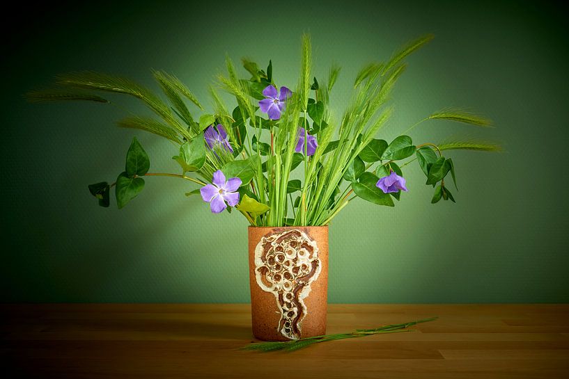 Bodil Marie Nielsen Vase mit Getreide und Blumen von Jenco van Zalk