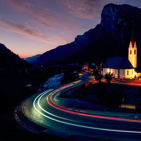 Coucher de soleil sur l'église paroissiale d'Au dans le Vorarlberg sur Bart cocquart