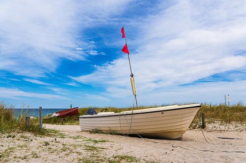 Vissersboot aan de Oostzeekust bij Zingst op Fischland-Darß