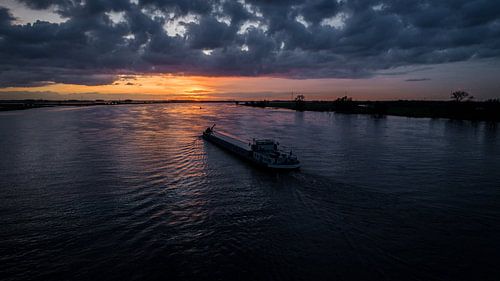 Cargo à moteur Isola
