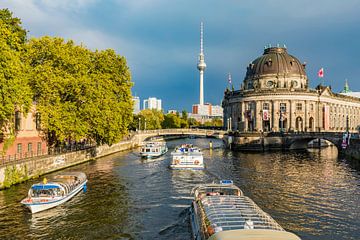 Excursion boats on the Spree in Berlin by Werner Dieterich