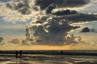 Zon en Wolken 002 van Willem van Leuveren Fotografie thumbnail