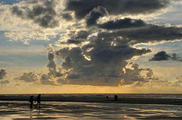 Zon en Wolken 002 von Willem van Leuveren Fotografie