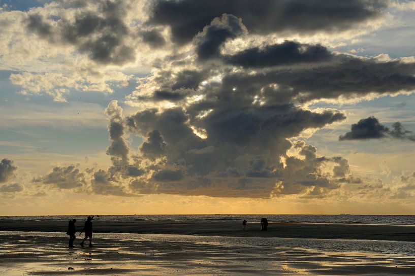 Zon en Wolken 002 van Willem van Leuveren Fotografie