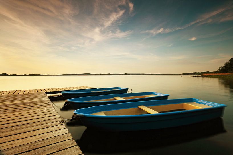 Boote am Steg im Sonnenuntergang von Frank Herrmann