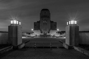 L'ancienne station de radio Radio Kootwijk sur le Veluwe la nuit sur MS Fotografie | Marc van der Stelt