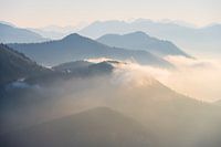 Een mistige ochtend in de Beierse Alpen