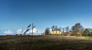 Kirche in einem Dorf im Norden der Niederlande von Bo Scheeringa Photography
