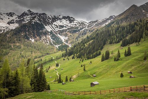 Villgratenbach en hutten van de Oberstalleralm (1.870 m) in het Villgratental